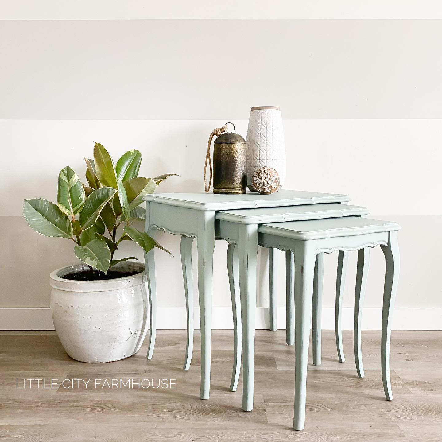 Set of Nesting Tables in Lazy Linen