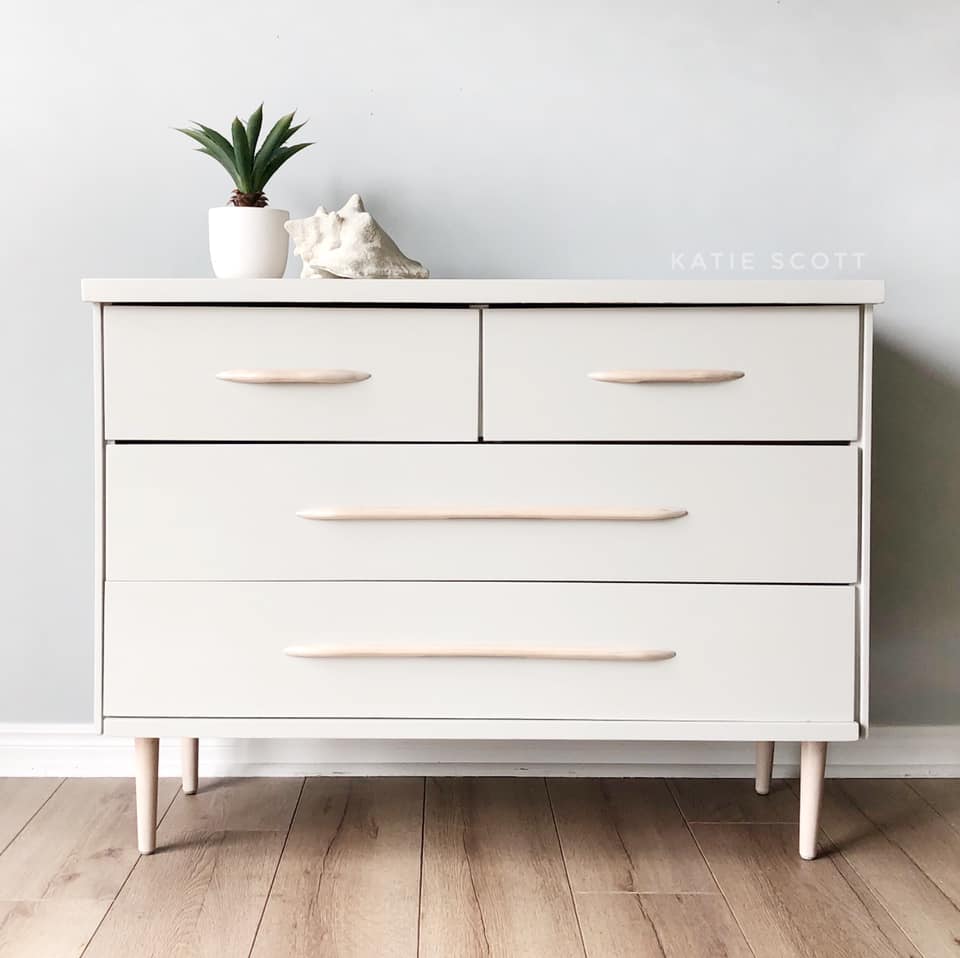 Mid-Century Modern Cabinet in String of Pearls